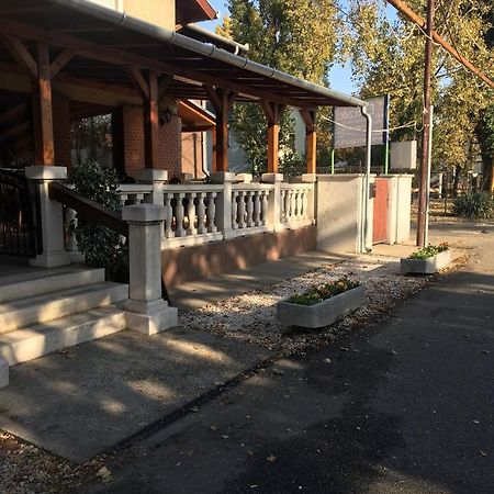Park Panzio Budapest Exteriör bild